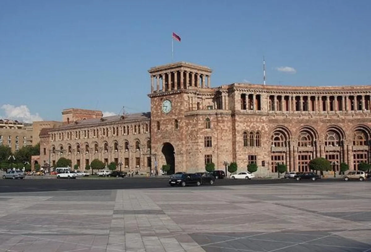 Ermənistan Müdafiə Nazirliyində ixtisarlar aparılacaq