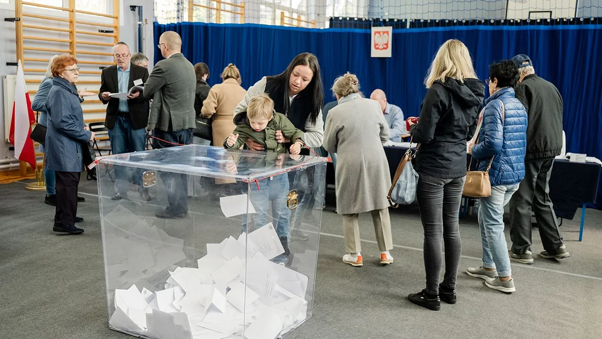 “Exit-poll”: Polşada prezident seçkilərində rekord fəallıq qeydə alınıb - YENİLƏNİB