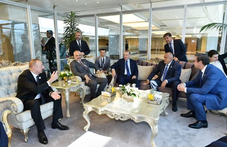 Prezident İlham Əliyev, Prezident Rəcəb Tayib Ərdoğan, 22-ci Dünya Neft Konqresində iştirak edən dövlət və hökumət başçıları arasında qısa söhbət olub