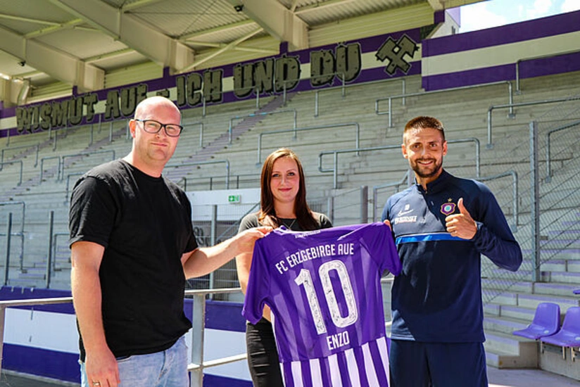 Millimizin futbolçusunun forması 1 660 avroya satıldı