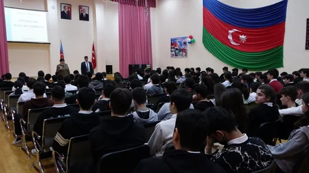 FHN məktəbdə təlim keçirib