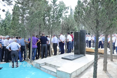 Akademik Ağamusa Axundov II Fəxri xiyabanda dəfn olunub