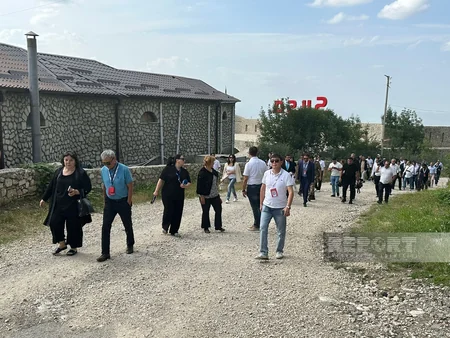 Qlobal Forumun iştirakçıları Şuşanın tarixi məkanları və əsrarəngiz təbiəti ilə tanış olublar