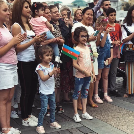 Азербайджанцы Москвы устроили флешмоб в преддверии финала ЧМ-2018 - ФОТО
