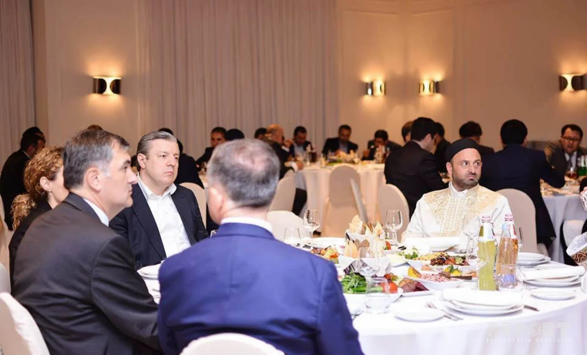 Gürcüstanın baş naziri bu ölkədə yaşayan müsəlmanlar üçün iftar süfrəsi təşkil edib