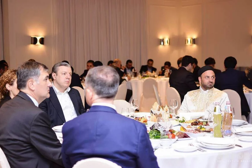 Gürcüstanın baş naziri bu ölkədə yaşayan müsəlmanlar üçün iftar süfrəsi təşkil edib