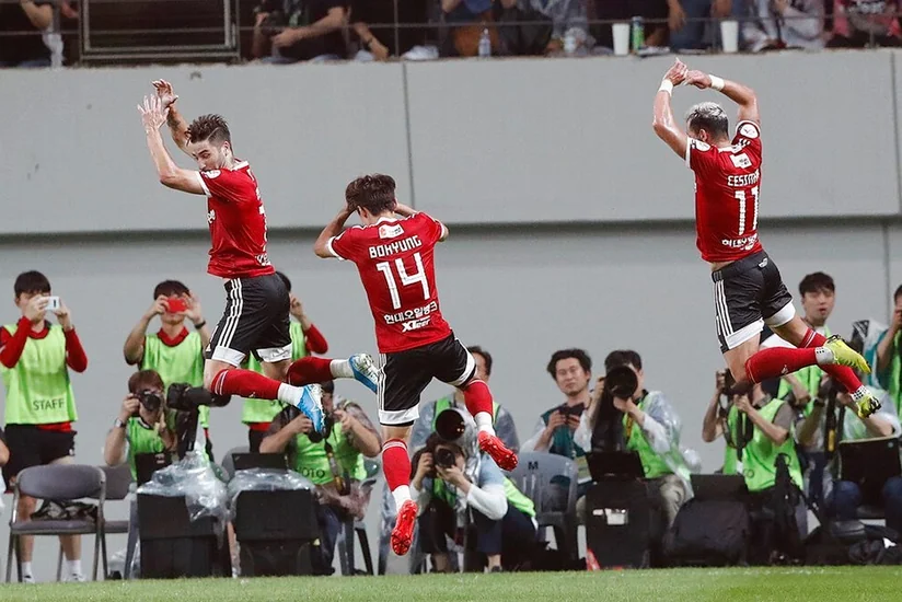 Bu ölkədə futbolçulara danışmamaq tövsiyə olundu