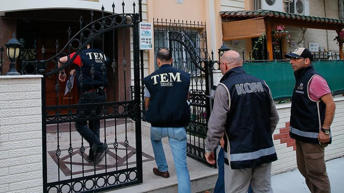 ​11 lawyers charged with involvement in coup attempt arrested in Izmir