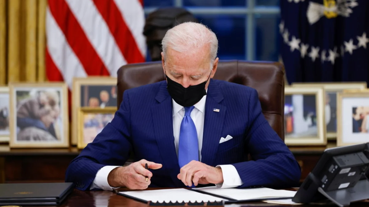 Байден продлил указ о защите нефтяных компаний США в Ираке