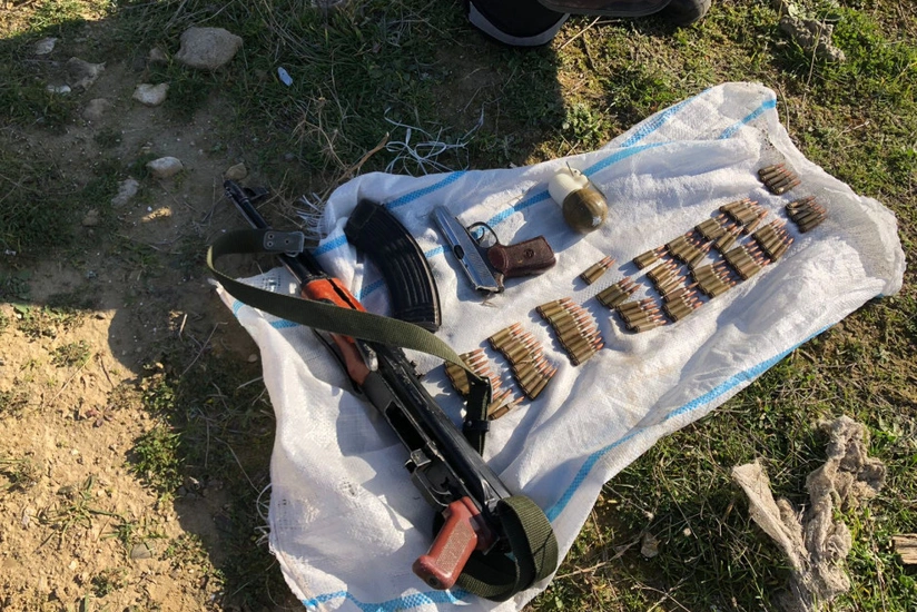 Sarayda tapança, avtomat, qumbara və partladıcı aşkarlanıb