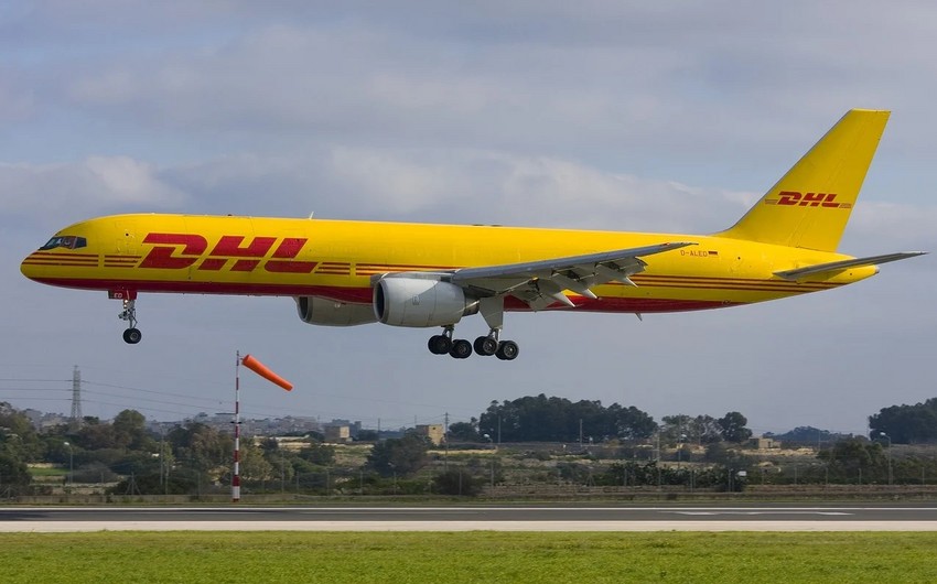 DHL приостанавливает отправления в США стоимостью более $800