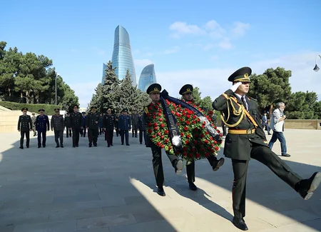 CIS military delegations visit Alley of Martyrs 