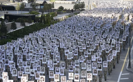 İlham Əliyev və Mehriban Əliyevanın iştirakı ilə Bakıda şəhidlərin xatirəsinə yürüş keçirilib