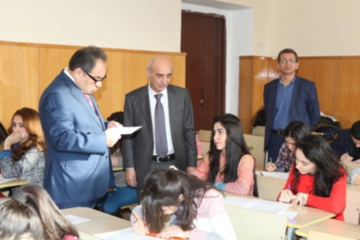 BDU-nun rektoru imtahan prosesini izləyib