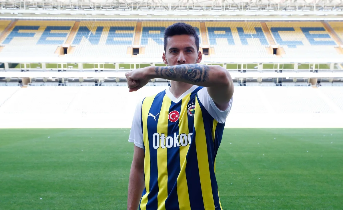 Fənərbağça Türkiyə millisinin hücumçusunu transfer edib