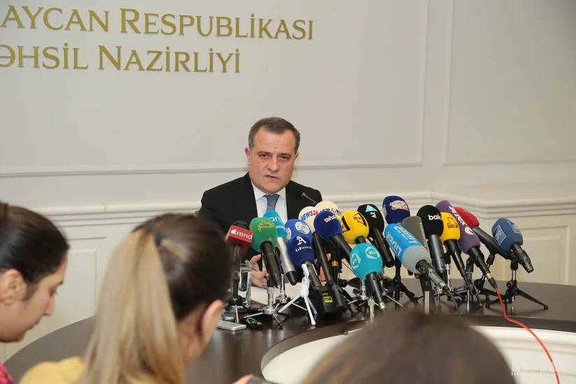 Nazir: Təsdiqlənən məktəbli formalarının seçimi ilə bağlı heç bir məhdudiyyət qoyulmayacaq