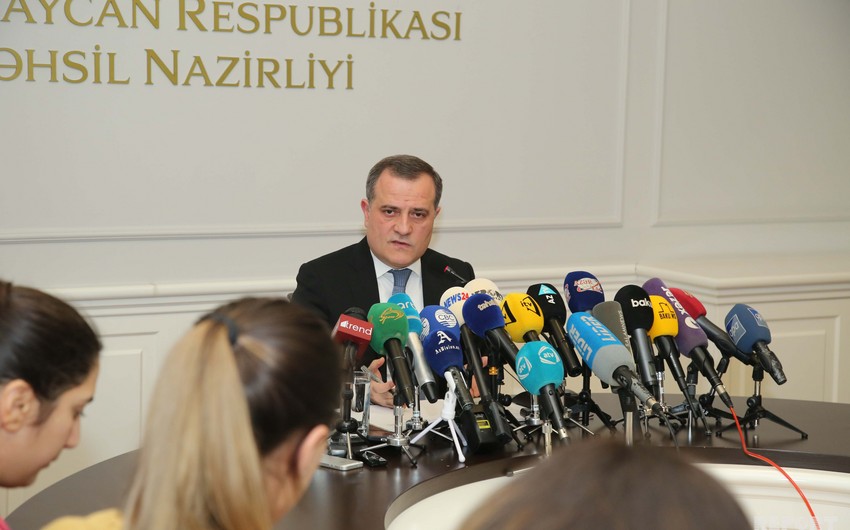 Nazir: Təsdiqlənən məktəbli formalarının seçimi ilə bağlı heç bir məhdudiyyət qoyulmayacaq