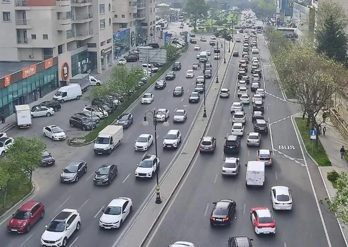 Bakının bir çox yollarında tıxac müşahidə edilir - SİYAHI