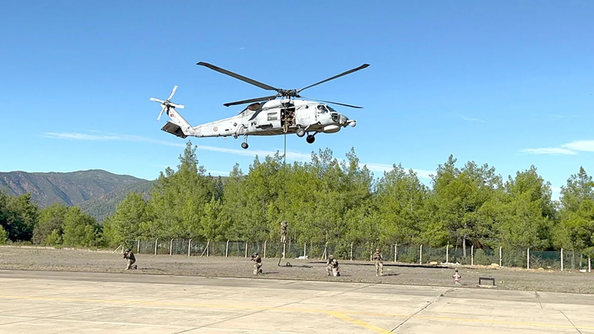 “Doğu Akdeniz-2023”: Azərbaycan xüsusi təyinatlıları şərti düşmən arxasına helikopterdən enmə tapşırıqları icra edib
