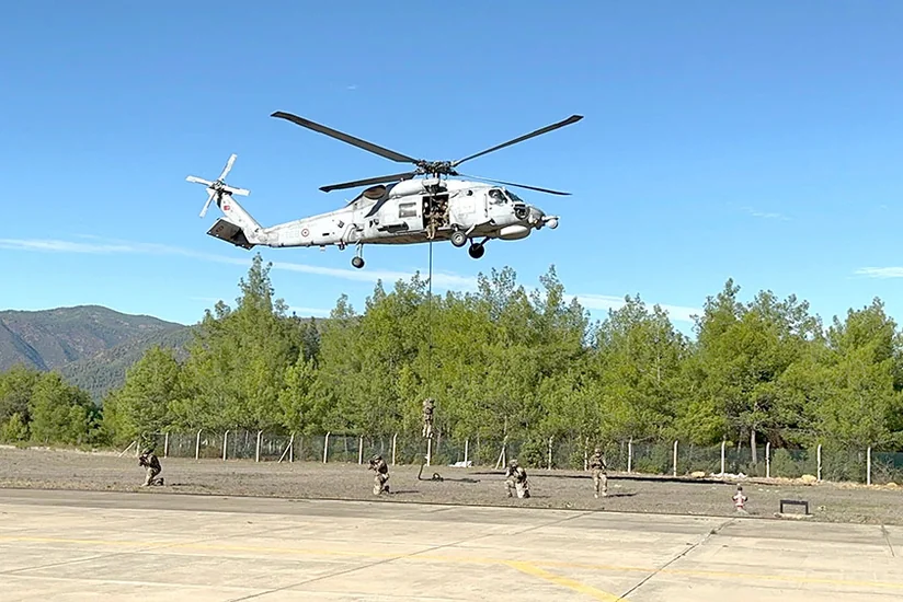 “Doğu Akdeniz-2023”: Azərbaycan xüsusi təyinatlıları şərti düşmən arxasına helikopterdən enmə tapşırıqları icra edib