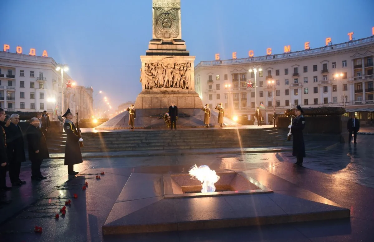 President Ilham Aliyev visits Victory Square in Minsk