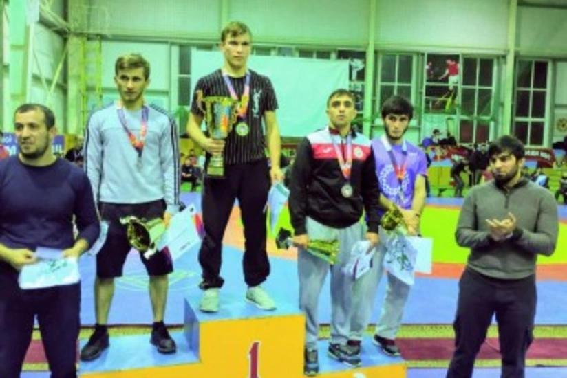 Azərbaycanın sərbəst güləşçiləri Dağıstanda beş medal qazanıb