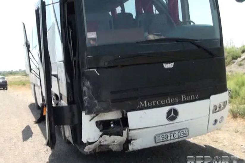 Bakı-Lənkəran sərnişin avtobusu qəzaya düşüb, yaralananlar var - FOTO