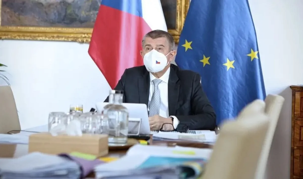 Президент Чехии принял отставку правительства