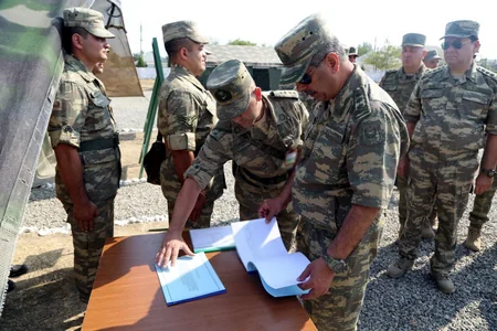 Müdafiə naziri səfərbərlik və ehtiyat üçün yaradılmış birlik və birləşmələri yoxlayıb