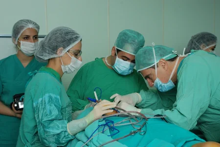 Tibb Universitetində unikal cərrahi əməliyyat icra edilib