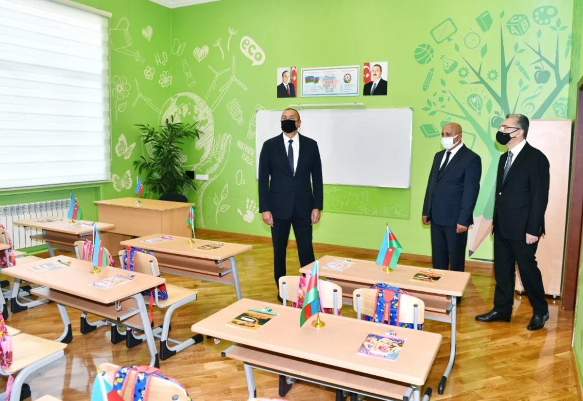 Prezident Sabunçuda 71 saylı tam orta məktəbdə yaradılan şəraitlə tanış olub