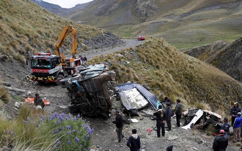 Boliviyada avtobus dərəyə aşıb: 3 nəfər ölüb, daha 19 nəfər yaralanıb