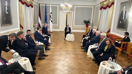 Latviya Prezidenti Nizami Gəncəvi Beynəlxalq Mərkəzinin üzvləri ilə görüşüb