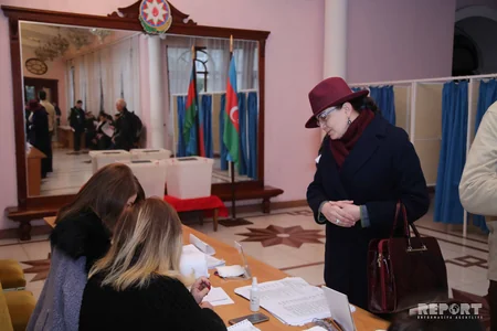 Azərbaycan xalqı səs verir - FOTOREPORTAJ