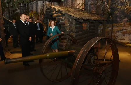 Prezident İlham Əliyev Belarus Dövlət Böyük Vətən Müharibəsi Tarixi Muzeyi ilə tanış olub