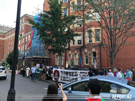 Londonda soydaşlarımız aksiya zamanı erməni təxribatı ilə üzləşib