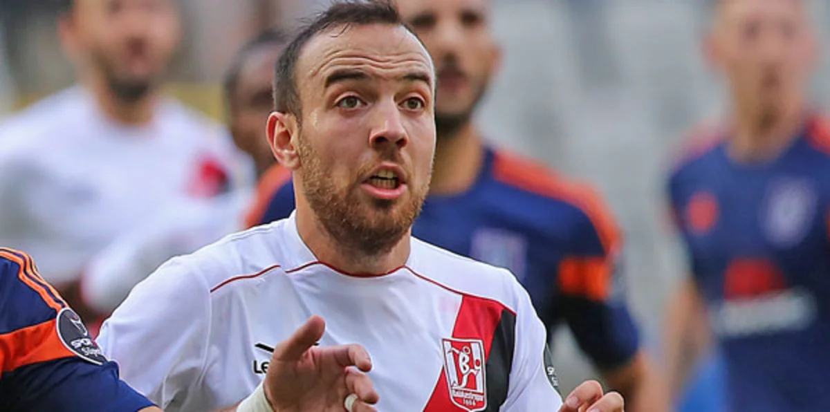 ​Türkiyəli futbolçu barədə həbs qərarı çıxarılıb