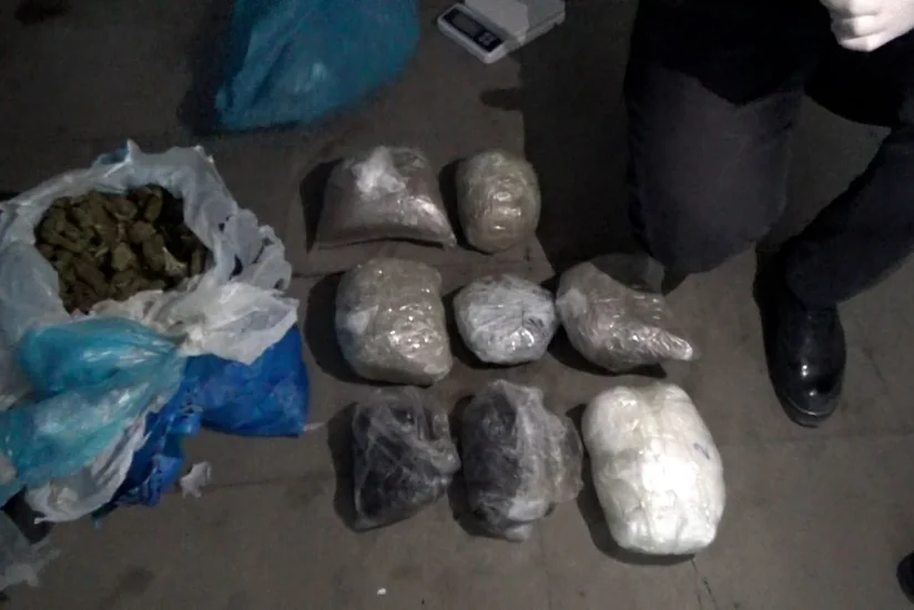 Gizli anbarlarda 63  kiloqramdan artıq narkotik maddə saxlayan şəxslər tutulub