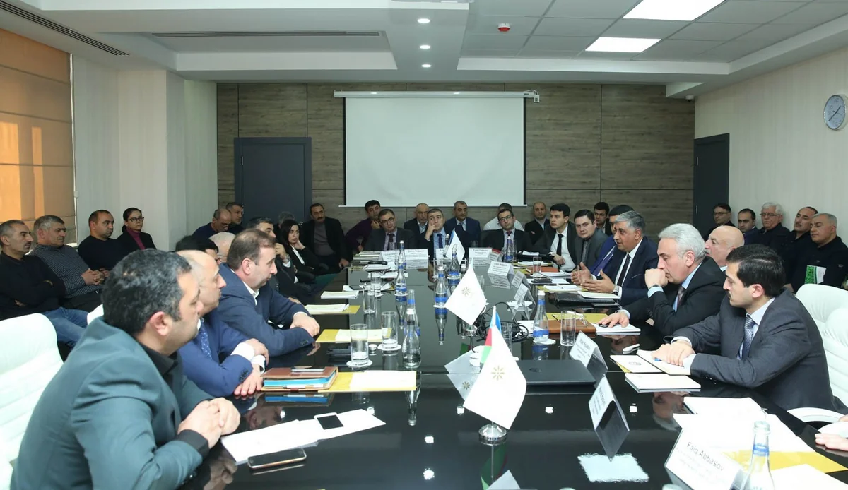 Ət və quşçuluq məhsullarının istehsalçıları ilə müzakirələr aparılıb
