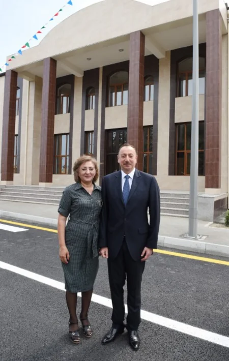 Prezident İlham Əliyev Nardaran sakinləri ilə görüşüb - FOTO