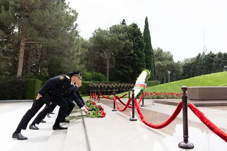 DİN-in kursantları Fəxri xiyabanda Ulu Öndər Heydər Əliyevin məzarını ziyarət ediblər