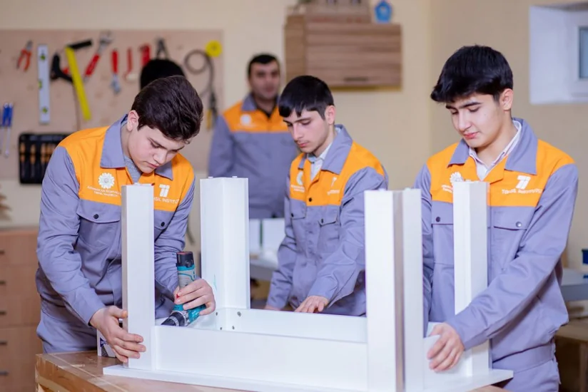 Azərbaycanda peşə təmayüllü siniflərdə təhsil alan şagirdlərin sayı açıqlanıb