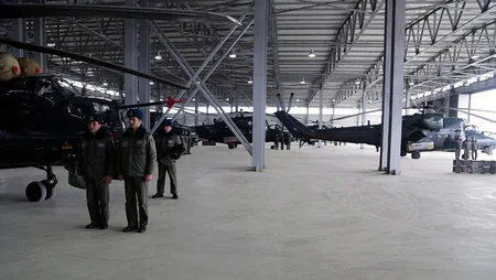 Müdafiə naziri cəbhə bölgəsində bazalaşdırılan yeni helikopter hərbi hissəsində olub - VİDEO