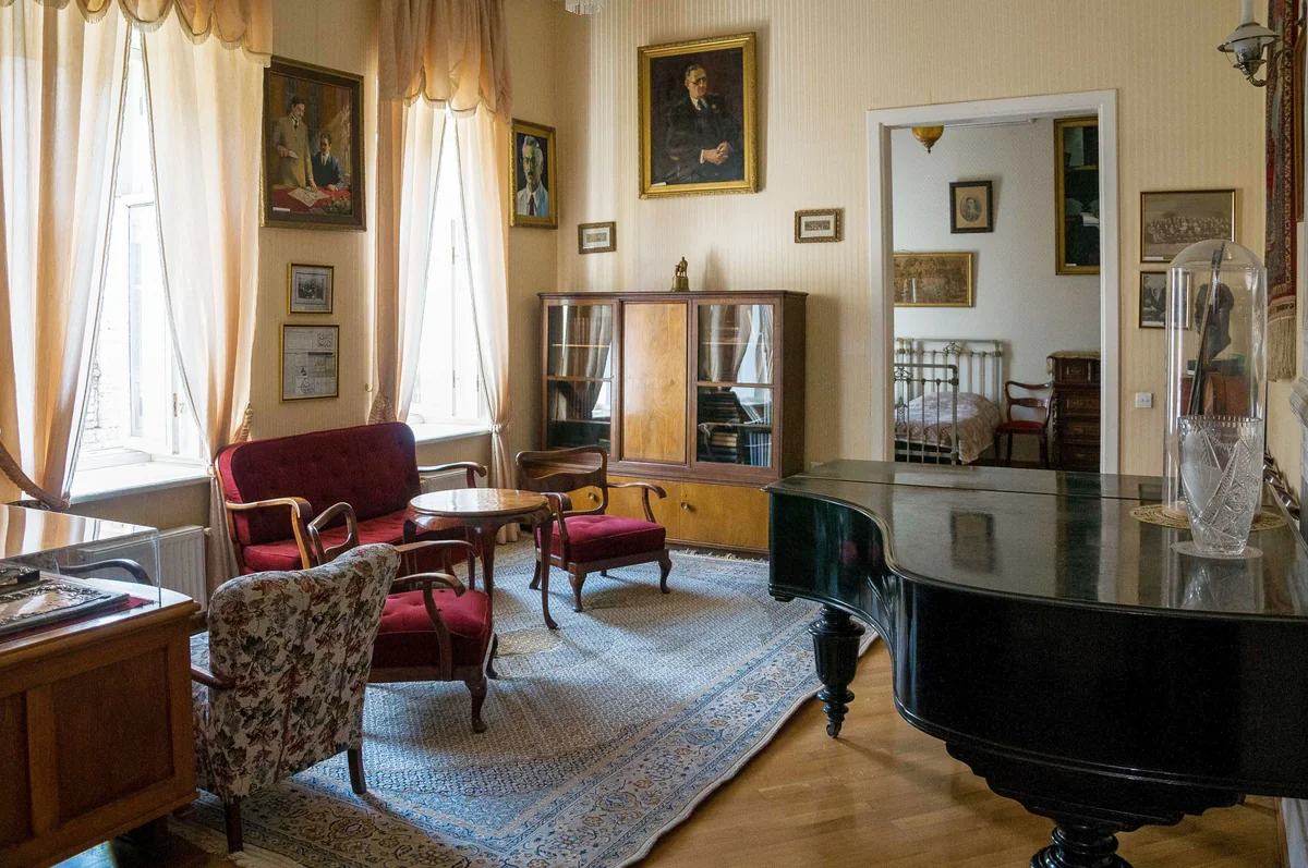 Üzeyir Hacıbəylinin ev-muzeyi: hər il minlərlə qonağı olur