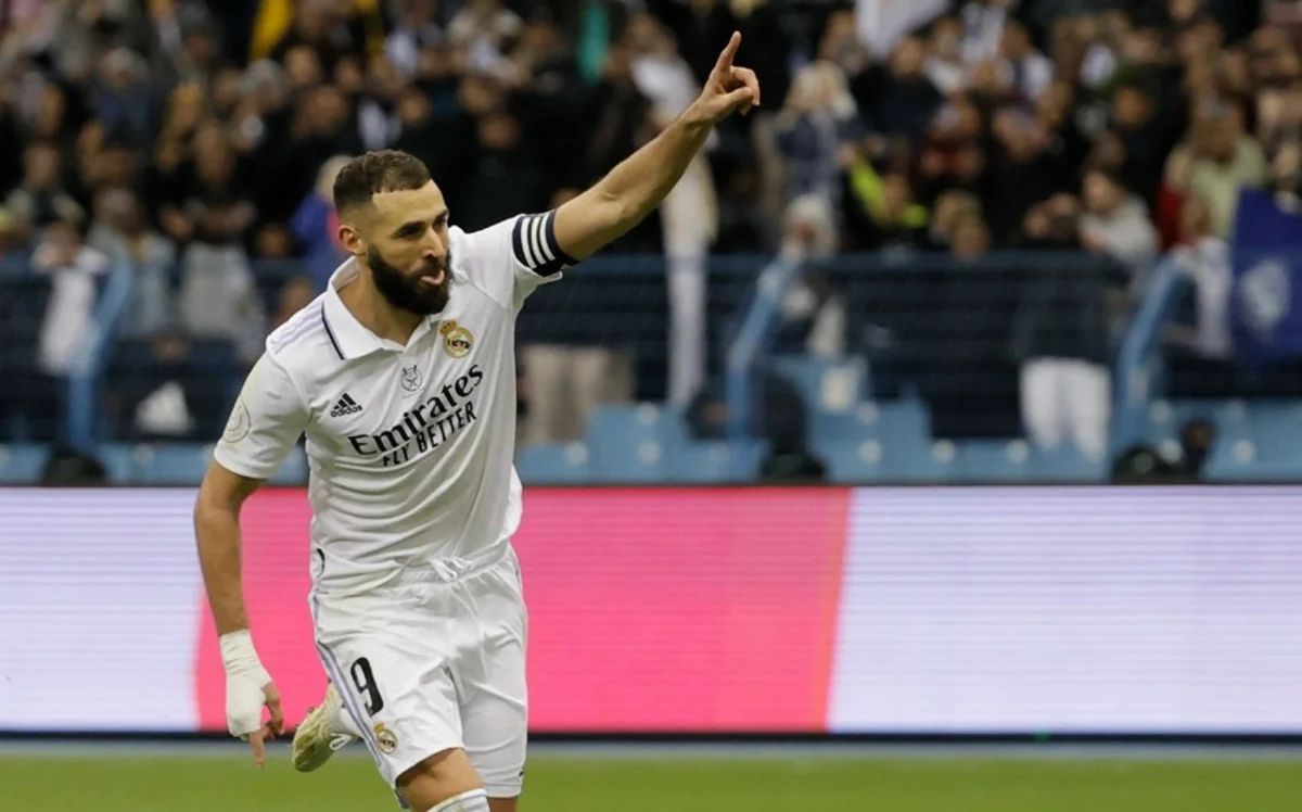 Kərim Benzema Real Madridlə müqaviləsini uzadıb
