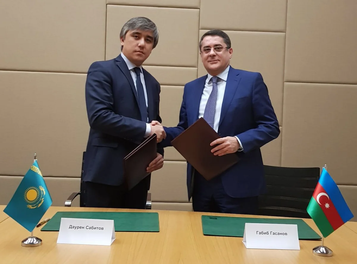 Азербайджан и Казахстан могут наладить пассажирское автомобильное сообщение