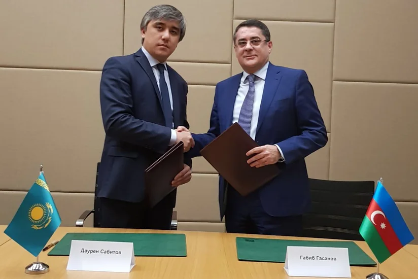 Азербайджан и Казахстан могут наладить пассажирское автомобильное сообщение