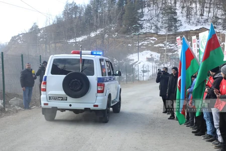 По дороге Ханкенди-Лачын беспрепятственно проехали 67 автомобилей российских миротворцев