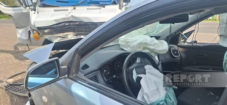Lənkəranda mikroavtobusla minik avtomobili toqquşub, 5 nəfər xəsarət alıb