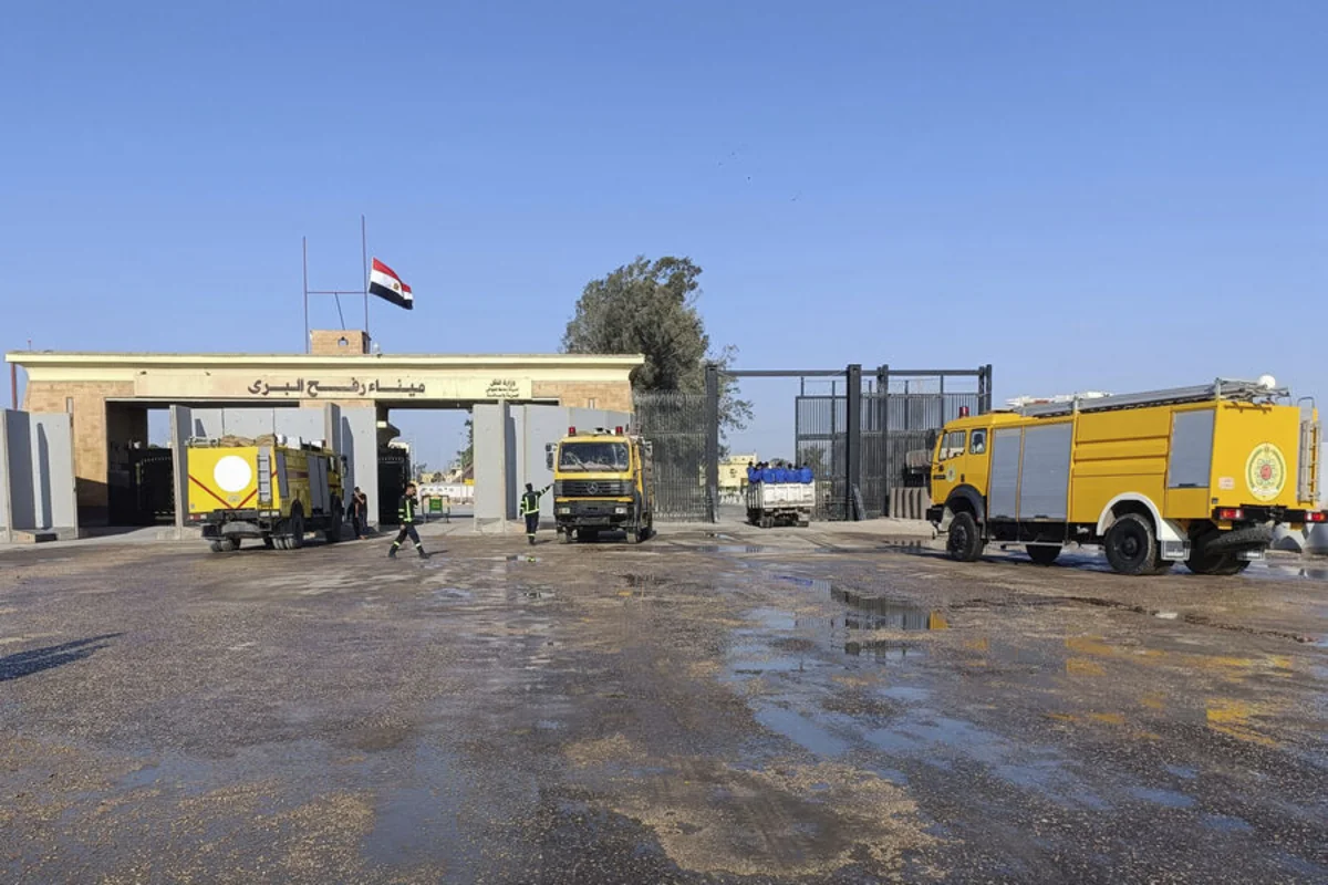 Egypt stations tanks near Gaza border